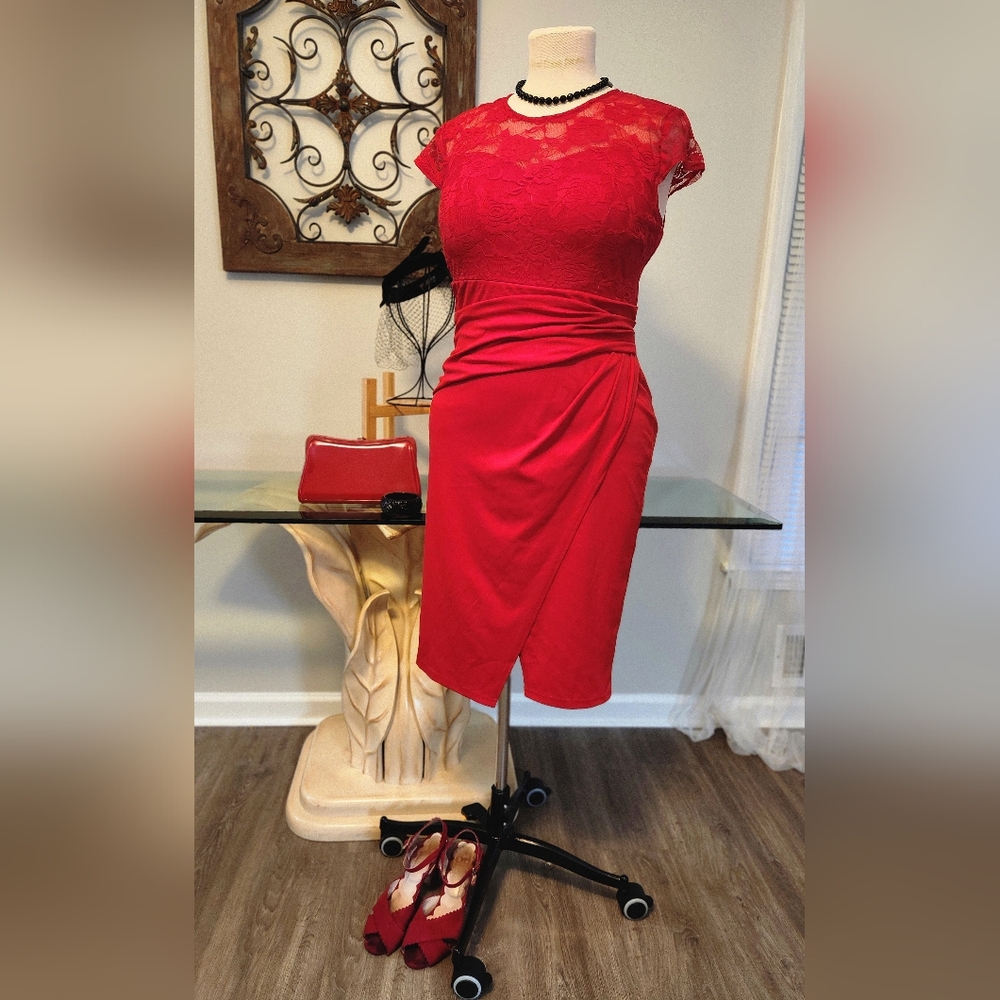 Womens Elegant Bodycon Retro Cocktail Sheath w/ Lace Bodice and Side Ruching